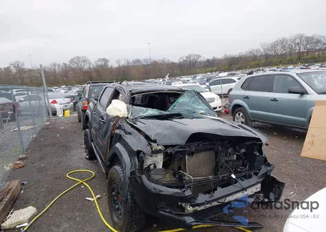 2018 Toyota Tacoma Trd Off Road z USA, uszkodzony, nr VIN 5TFCZ5AN2JX132664